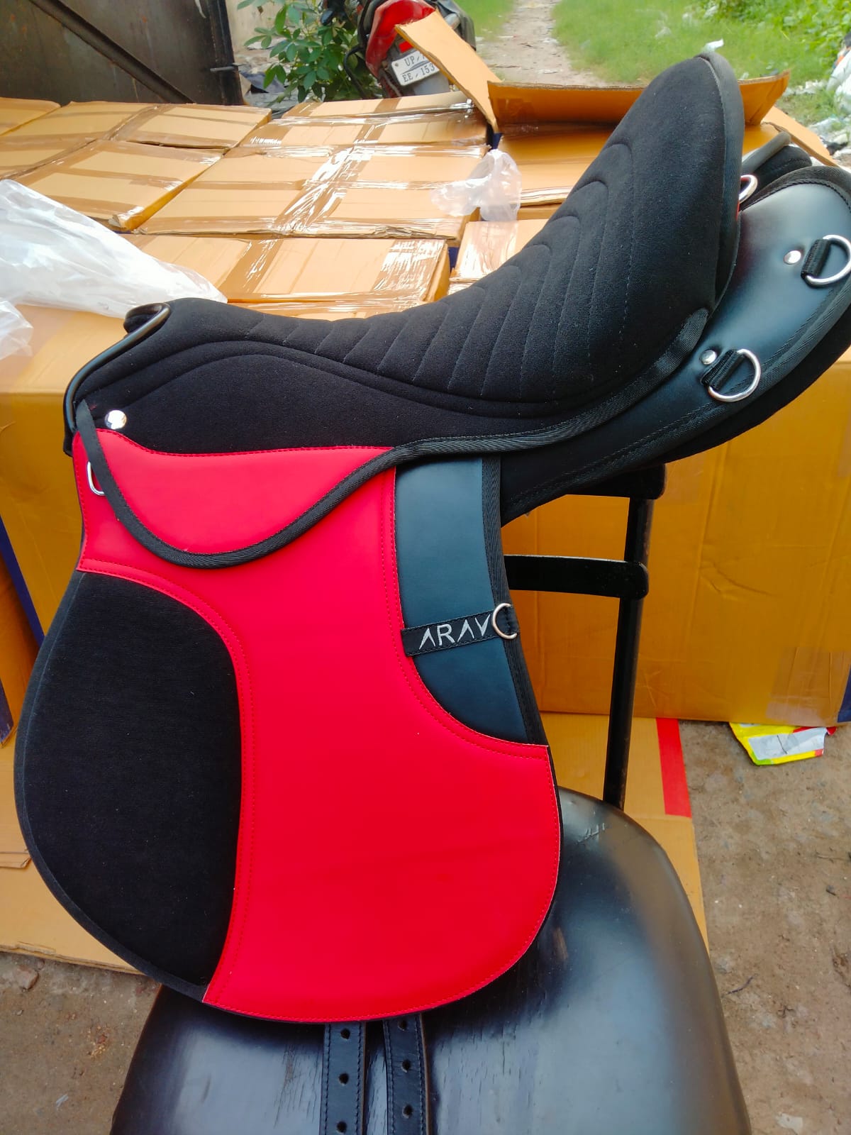 Synthetic saddle